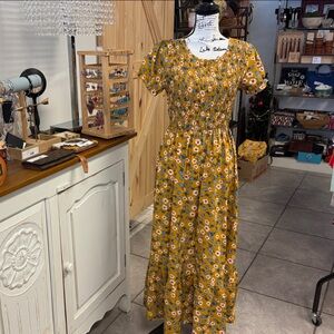 Chic Yellow Floral Maxi Dress